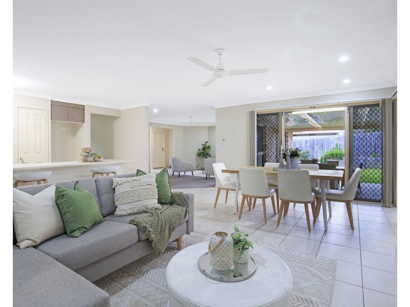 17 Shearwater Close, Albany Creek QLD 4035