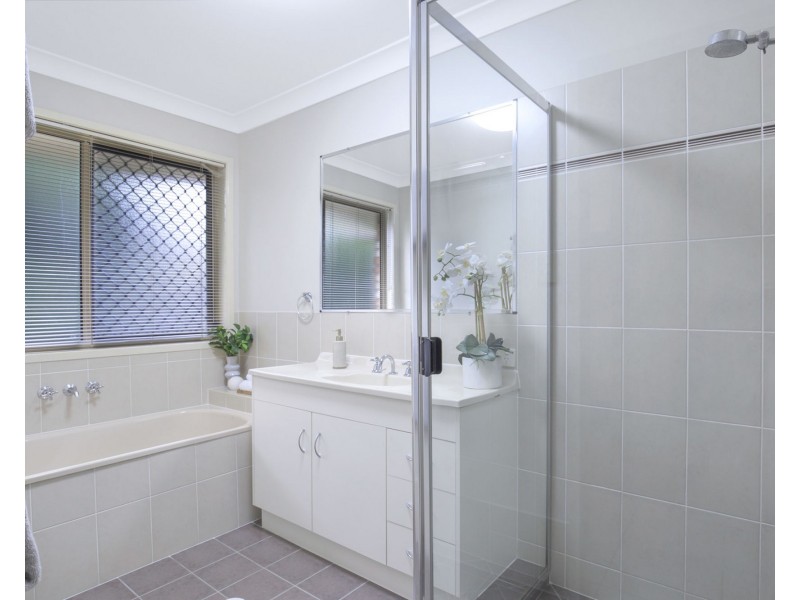 17 Shearwater Close, Albany Creek QLD 4035