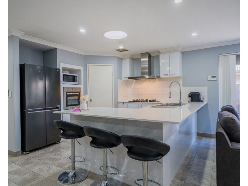 3 summerville boulevard, Caversham WA 6055