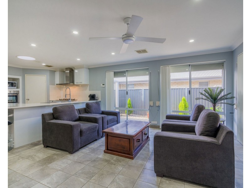 3 summerville boulevard, Caversham WA 6055