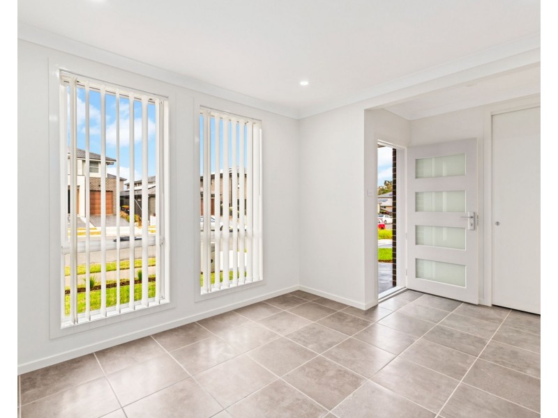 215 Dalmatia Avenue, Edmondson Park NSW 2174