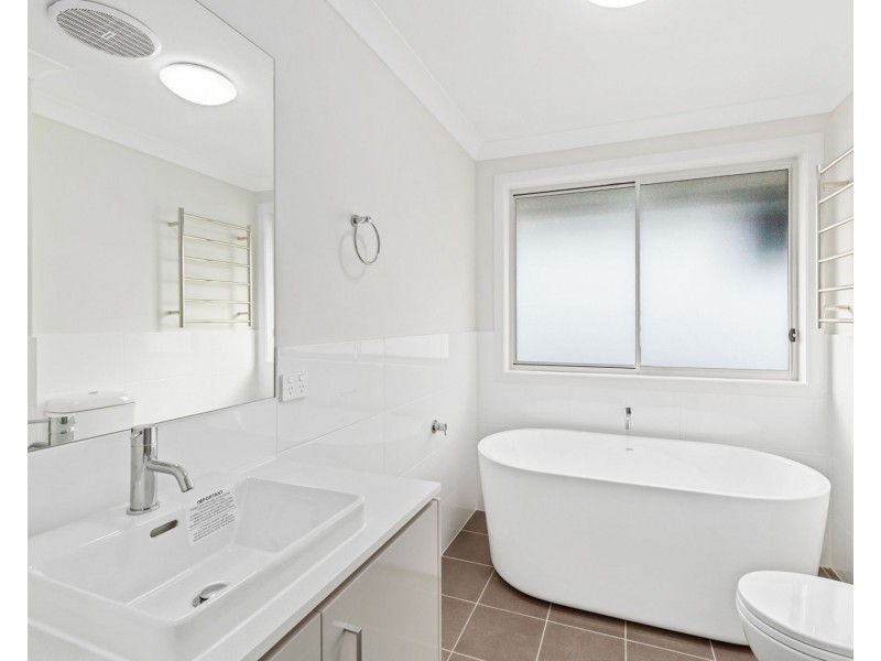 215 Dalmatia Avenue, Edmondson Park NSW 2174