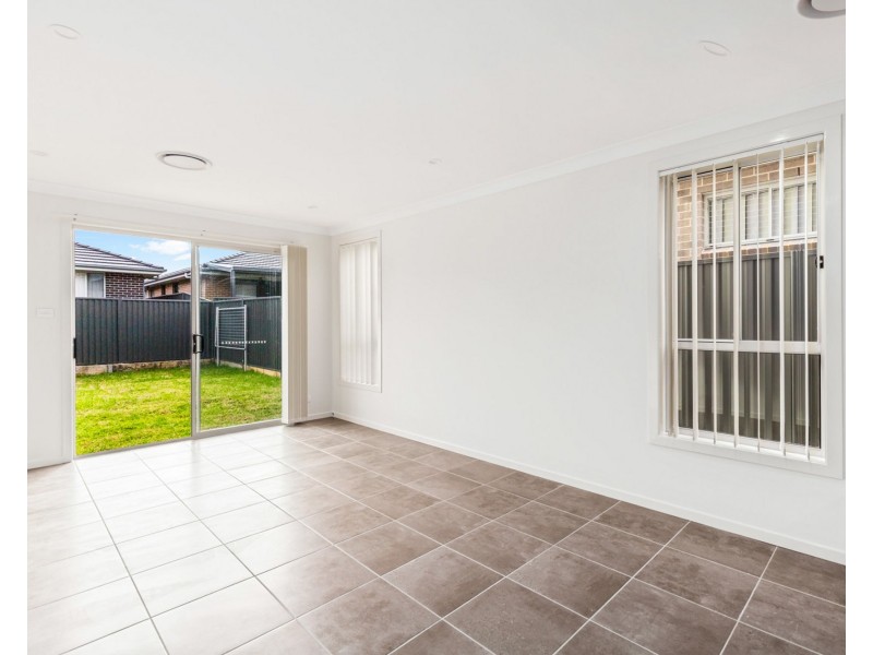 215 Dalmatia Avenue, Edmondson Park NSW 2174