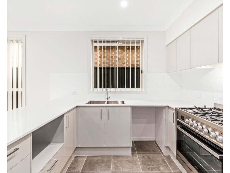 215 Dalmatia Avenue, Edmondson Park NSW 2174