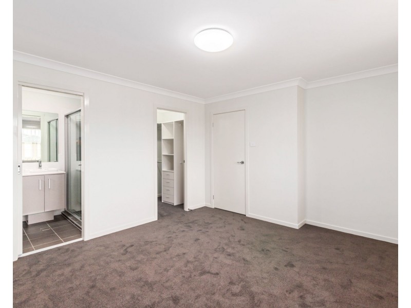 215 Dalmatia Avenue, Edmondson Park NSW 2174