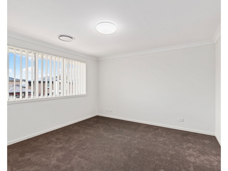 215 Dalmatia Avenue, Edmondson Park NSW 2174