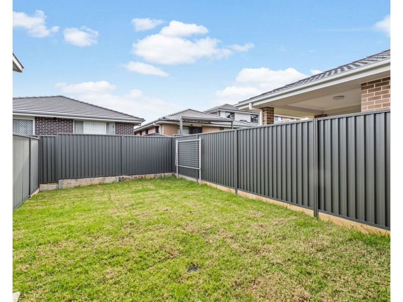 215 Dalmatia Avenue, Edmondson Park NSW 2174