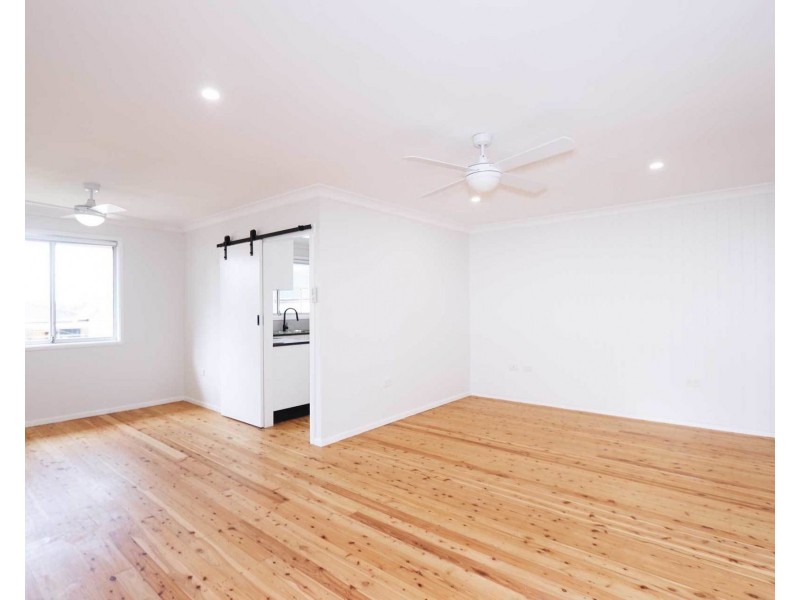 34 Dampier Boulevard, Killarney Vale NSW 2261