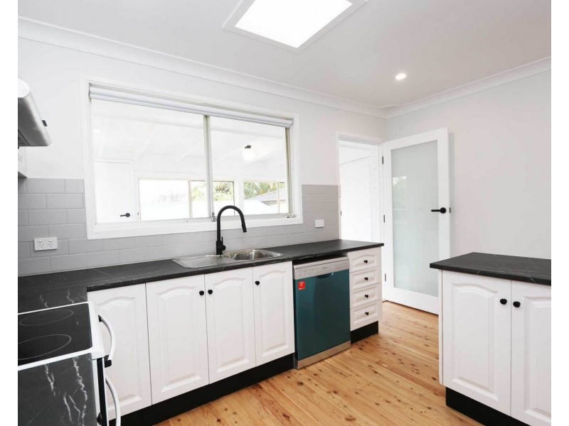 34 Dampier Boulevard, Killarney Vale NSW 2261