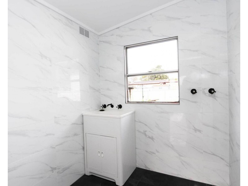 34 Dampier Boulevard, Killarney Vale NSW 2261