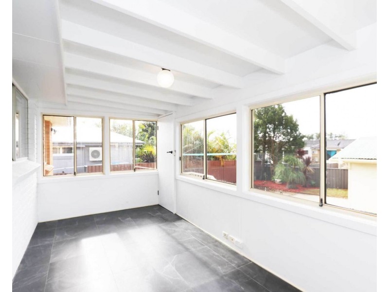 34 Dampier Boulevard, Killarney Vale NSW 2261