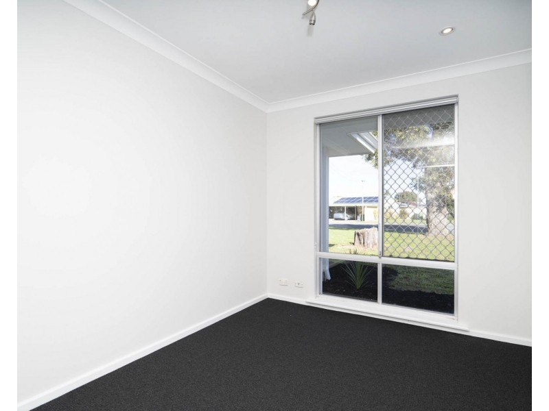 8 Hera Close, Cooloongup WA 6168