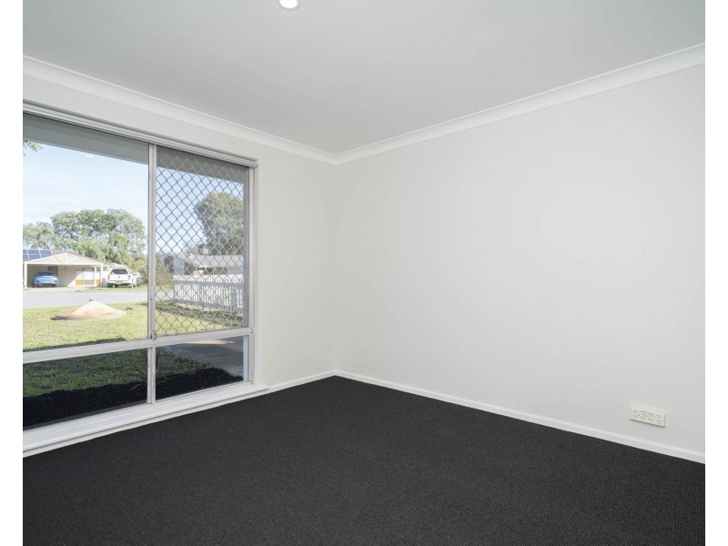 8 Hera Close, Cooloongup WA 6168