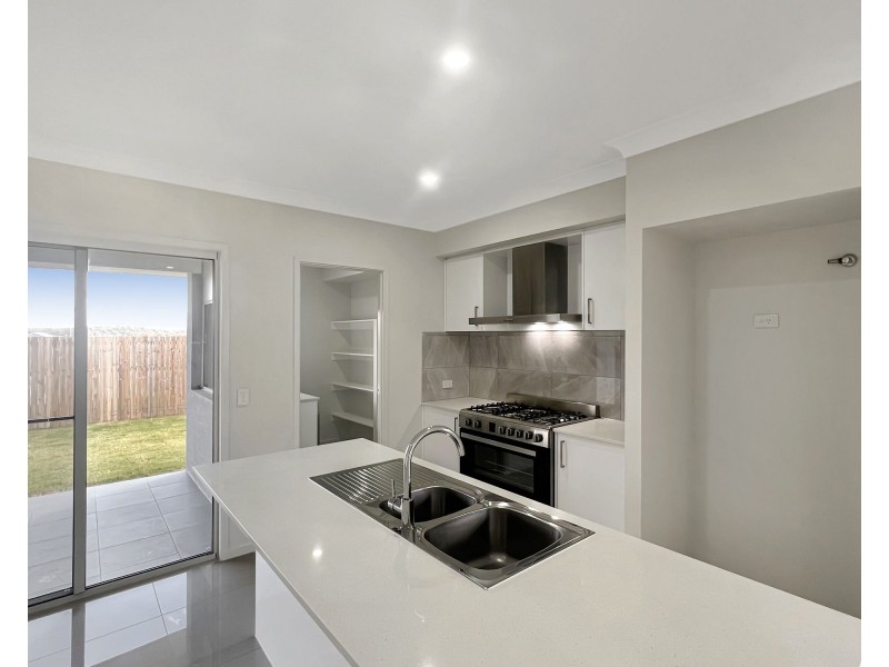 16 Southwood St, South Ripley QLD 4306