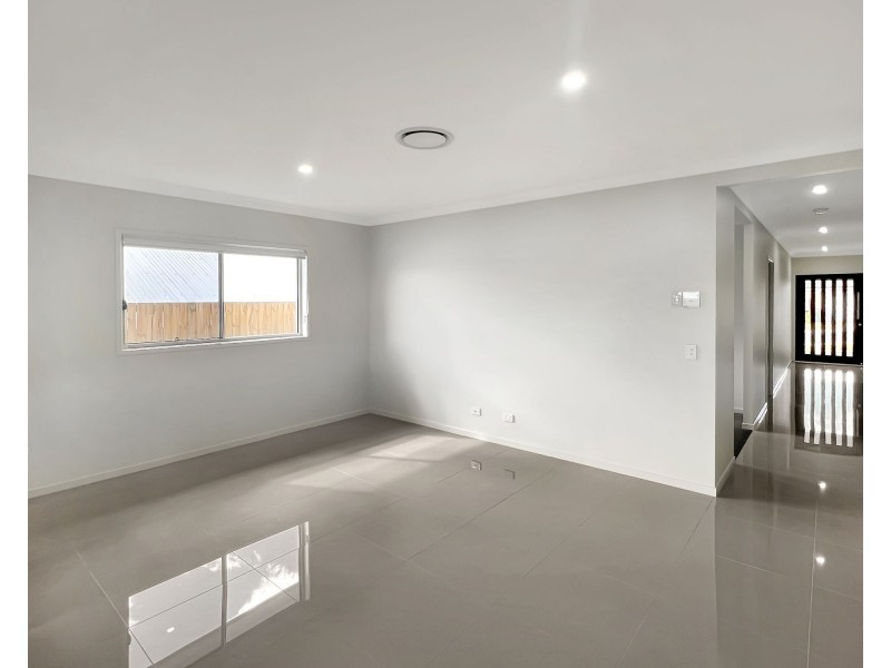 16 Southwood St, South Ripley QLD 4306