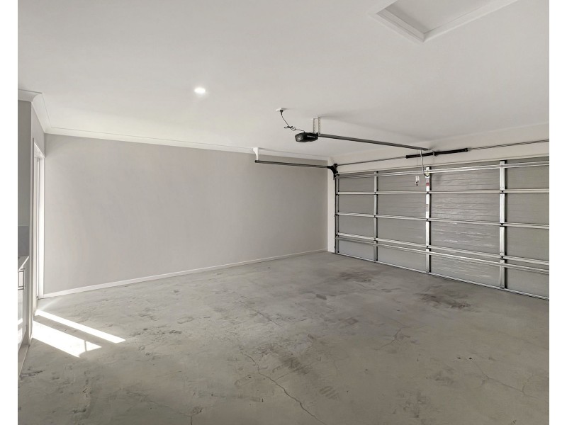 16 Southwood St, South Ripley QLD 4306