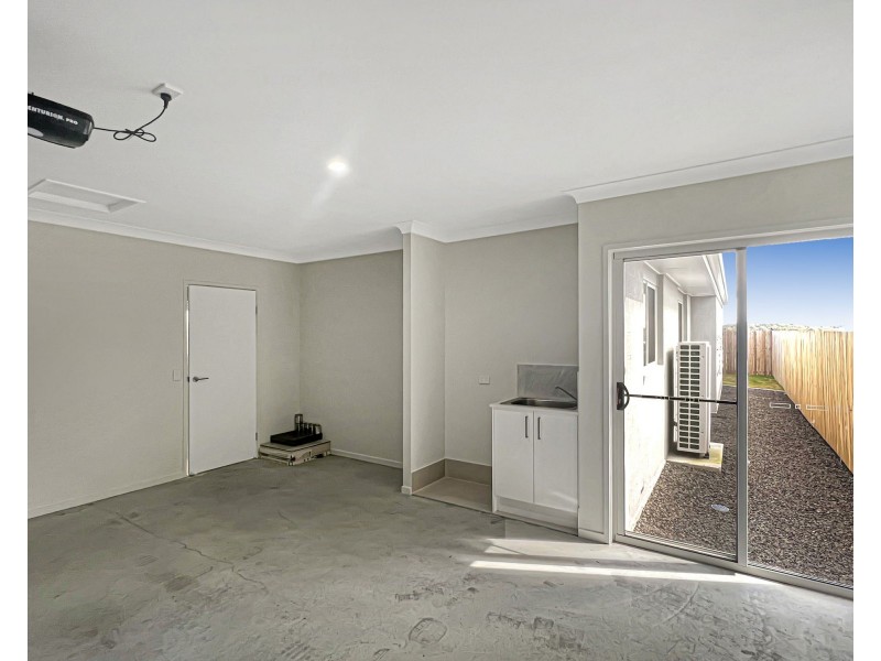 16 Southwood St, South Ripley QLD 4306