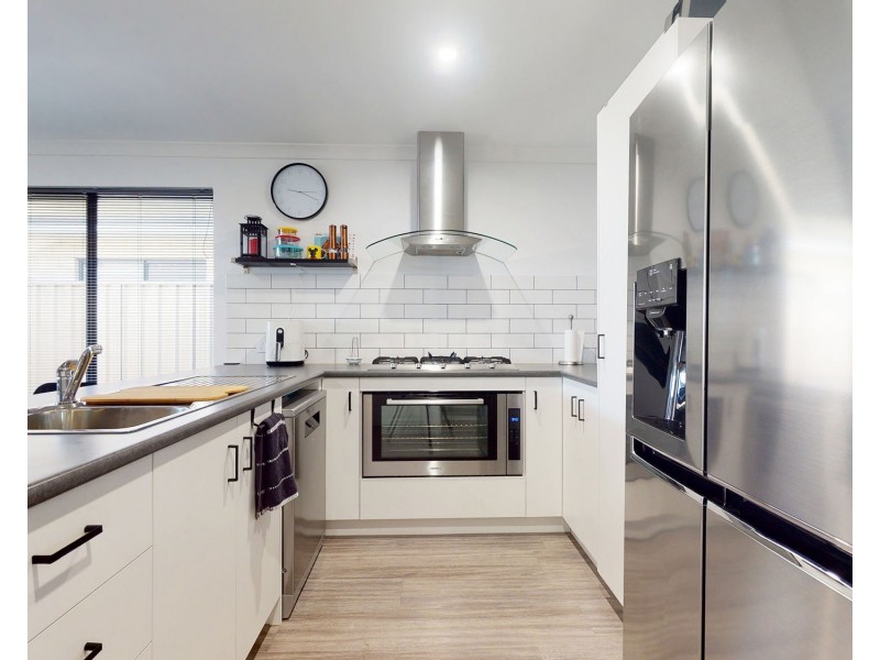 11 Oliveri Street, Sinagra WA 6065