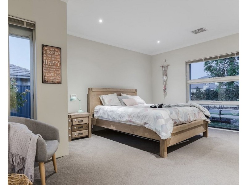 15 Lagoon Pass, Baldivis WA 6171