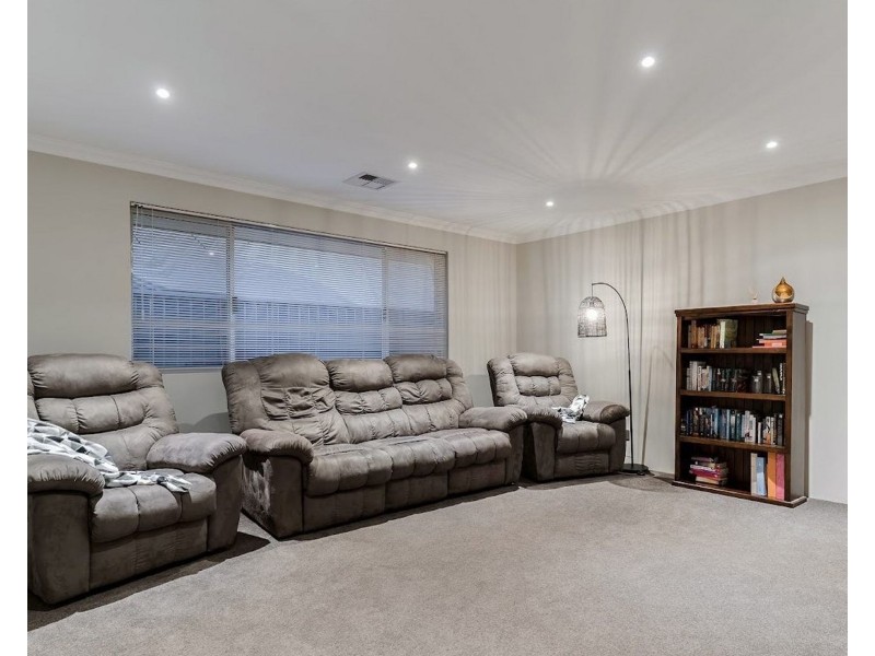 15 Lagoon Pass, Baldivis WA 6171