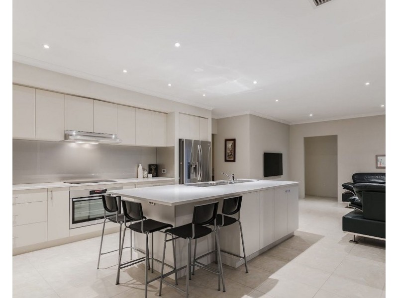 15 Lagoon Pass, Baldivis WA 6171