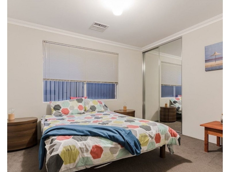 15 Lagoon Pass, Baldivis WA 6171