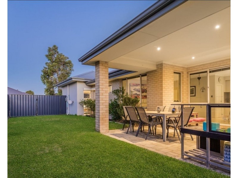 15 Lagoon Pass, Baldivis WA 6171