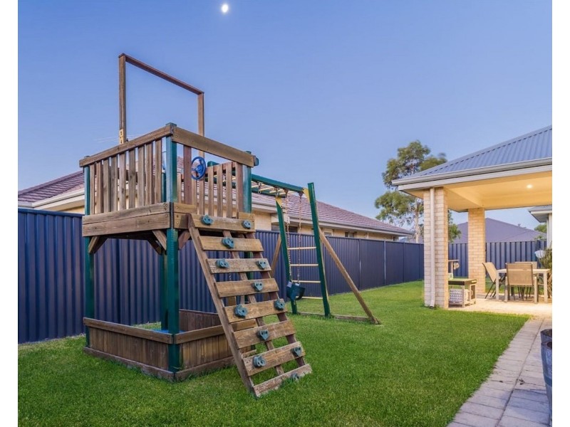 15 Lagoon Pass, Baldivis WA 6171
