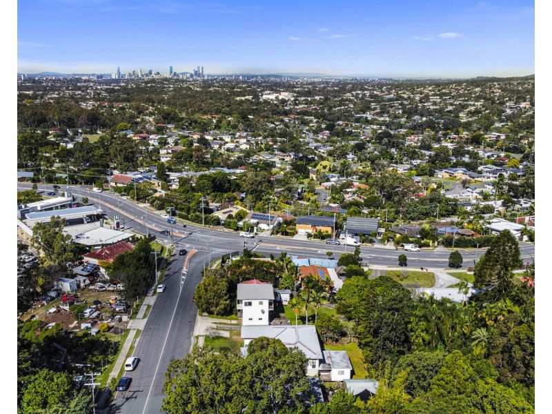 8 Buckland Road, Everton Hills QLD 4053