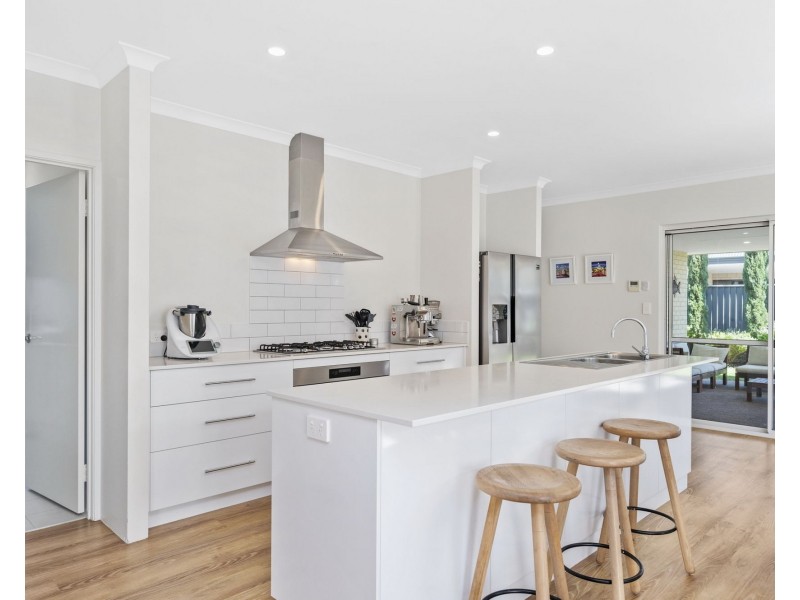 9 Liscombe Crescent, Harrisdale WA 6112