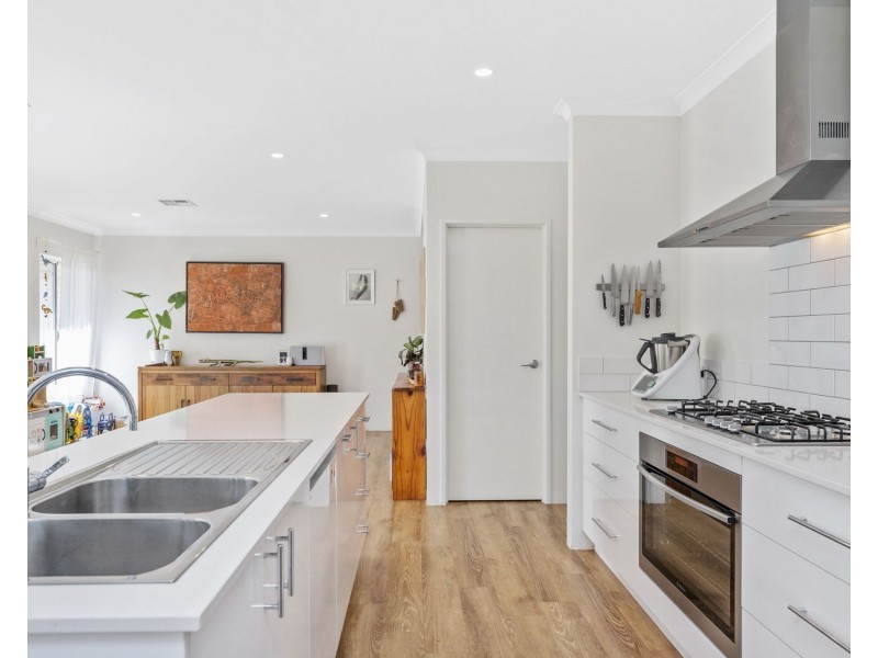 9 Liscombe Crescent, Harrisdale WA 6112