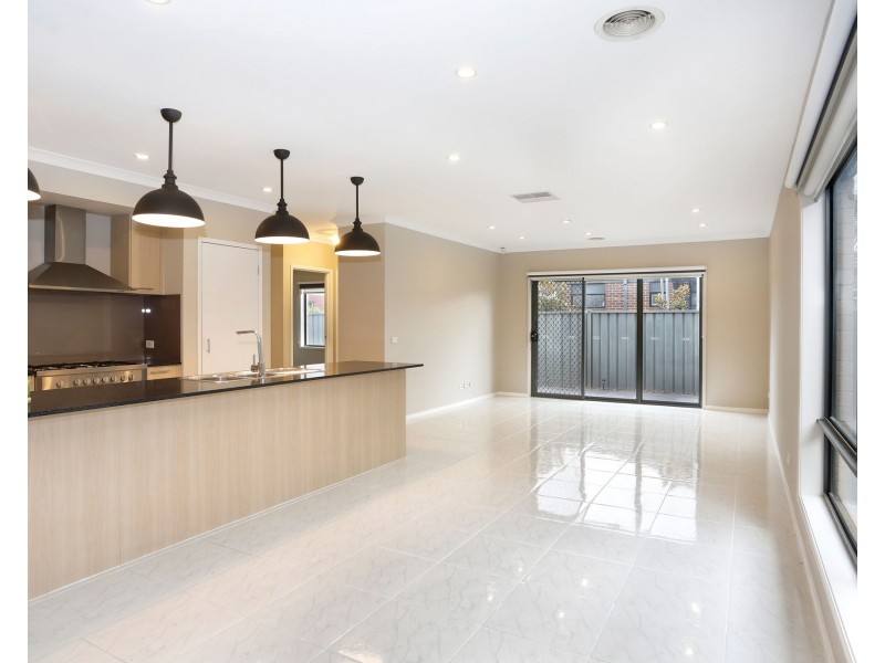 10 Torbreck Avenue, South Morang VIC 3752