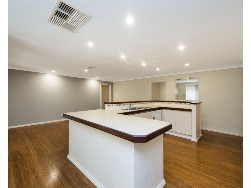 13 Glentrool Gardens, Canning Vale WA 6155