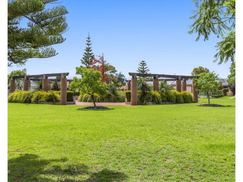 13 Glentrool Gardens, Canning Vale WA 6155