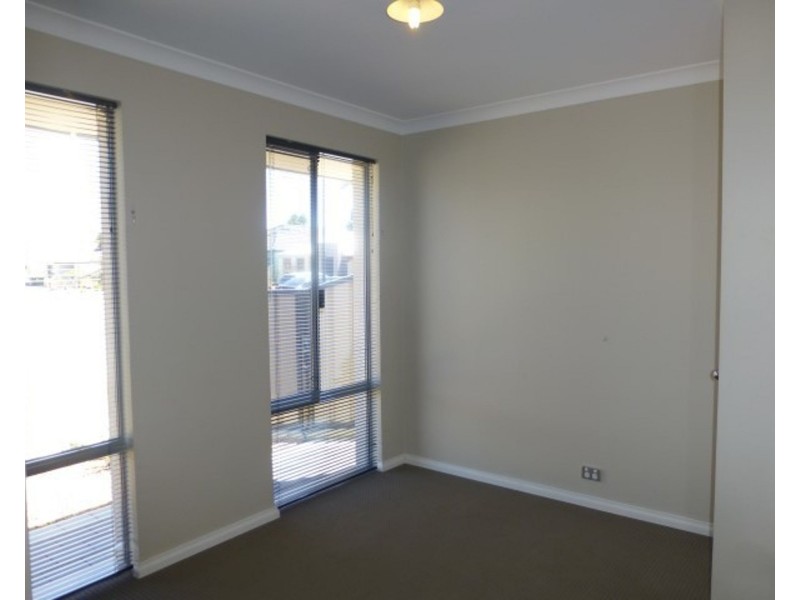 4 Wardle Court, Piara Waters WA 6112