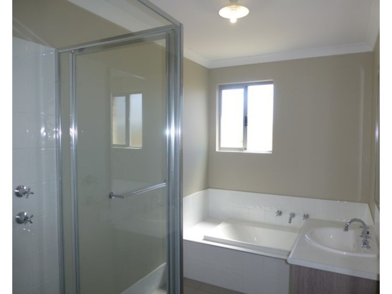 4 Wardle Court, Piara Waters WA 6112