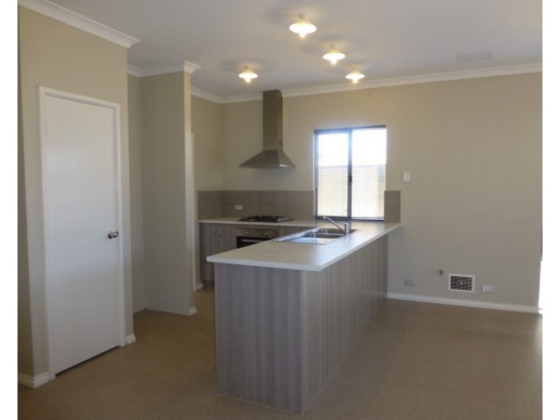 4 Wardle Court, Piara Waters WA 6112