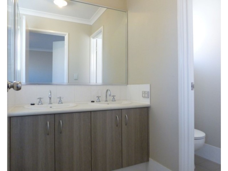 4 Wardle Court, Piara Waters WA 6112