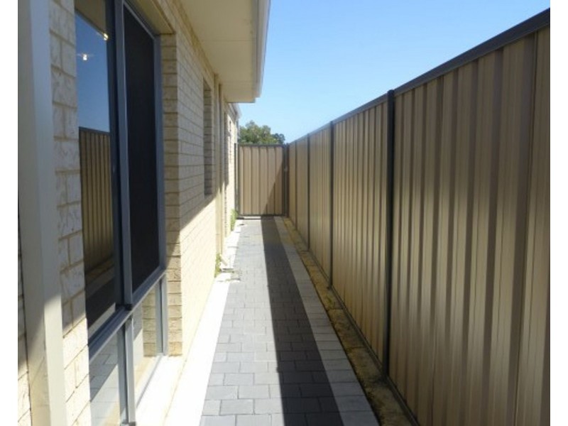 4 Wardle Court, Piara Waters WA 6112