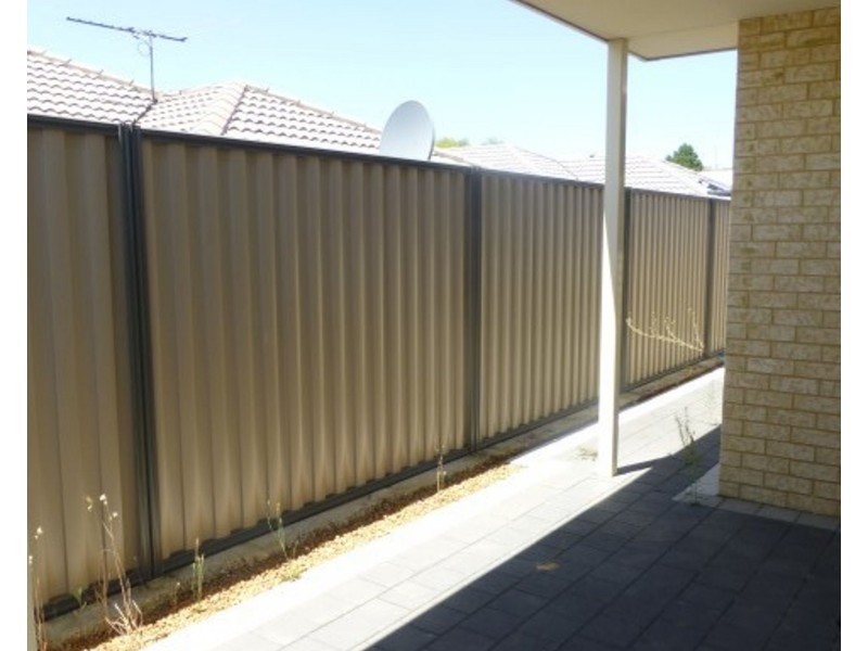 4 Wardle Court, Piara Waters WA 6112