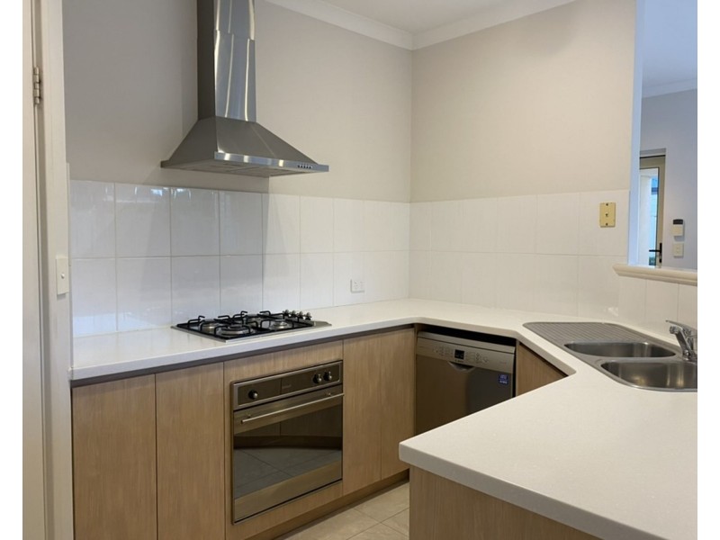 2/103 Gateway Boulevard, Canning Vale WA 6155