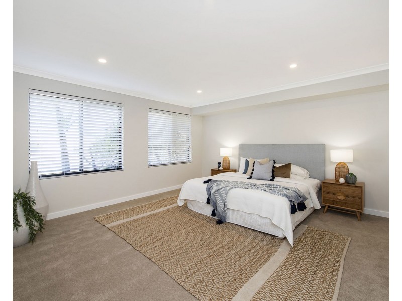 8 Alassio Parade, Secret Harbour WA 6173