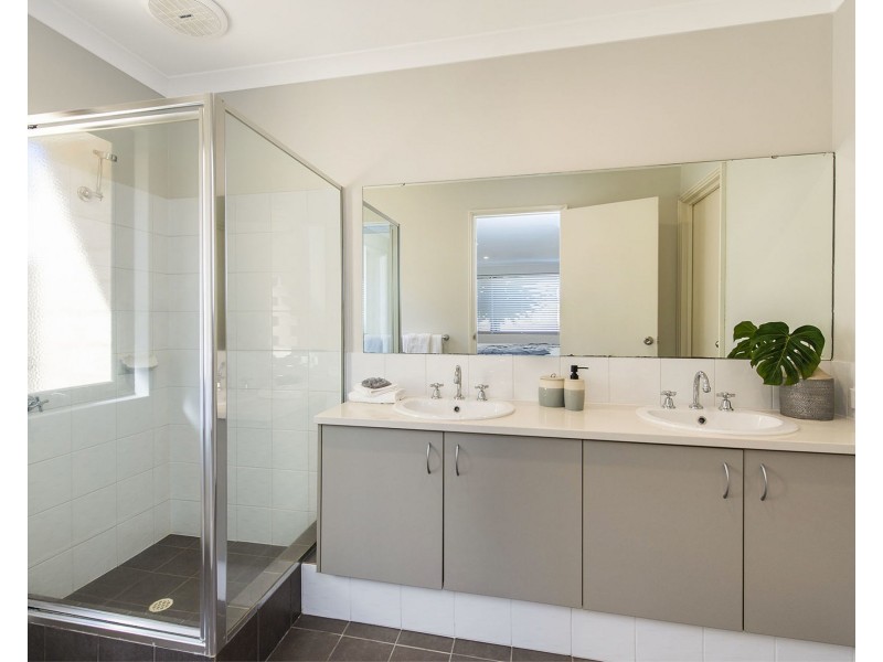 8 Alassio Parade, Secret Harbour WA 6173