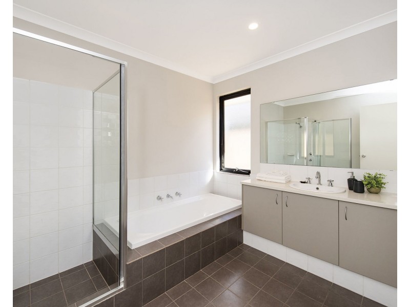 8 Alassio Parade, Secret Harbour WA 6173