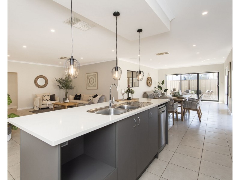 8 Alassio Parade, Secret Harbour WA 6173