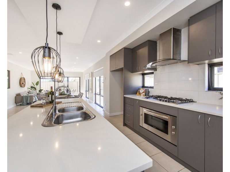 8 Alassio Parade, Secret Harbour WA 6173