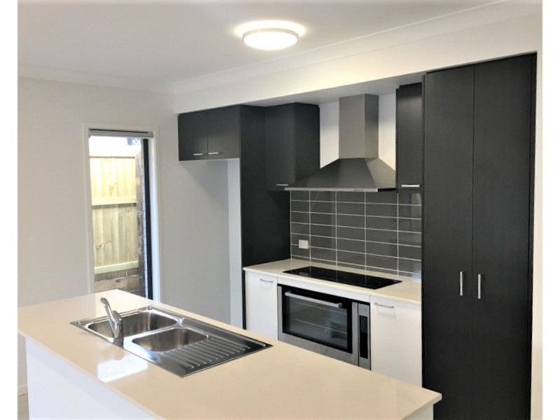 6 Daniell Close, Ripley QLD 4306