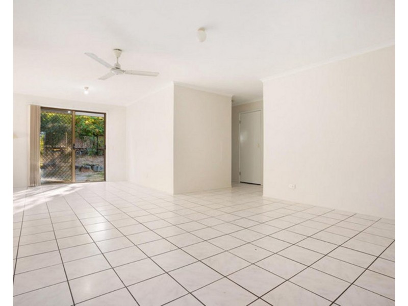 1/8 OSCAR CRT, Oxenford QLD 4210