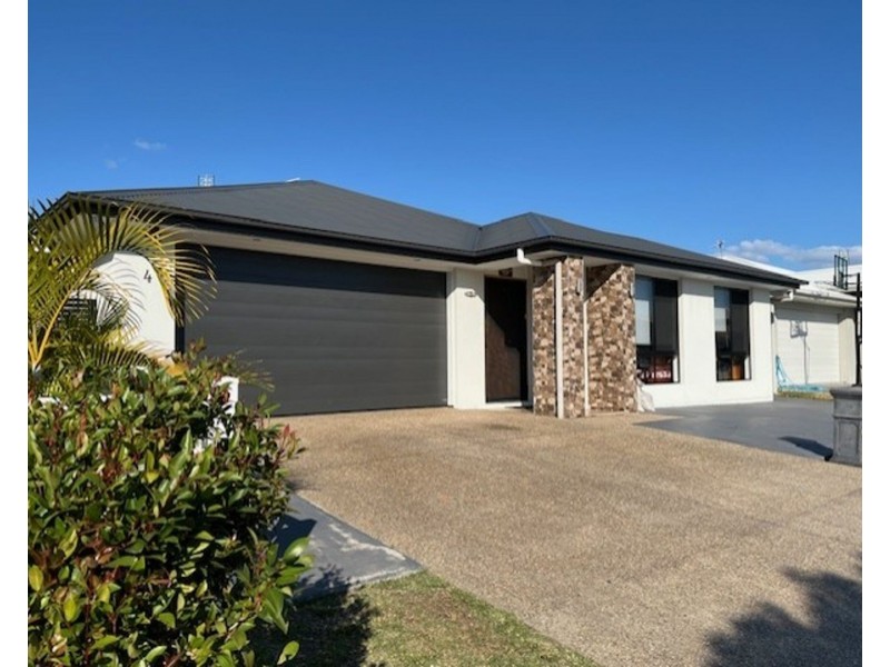 4 OXENFORD PLACE, Oxenford QLD 4210