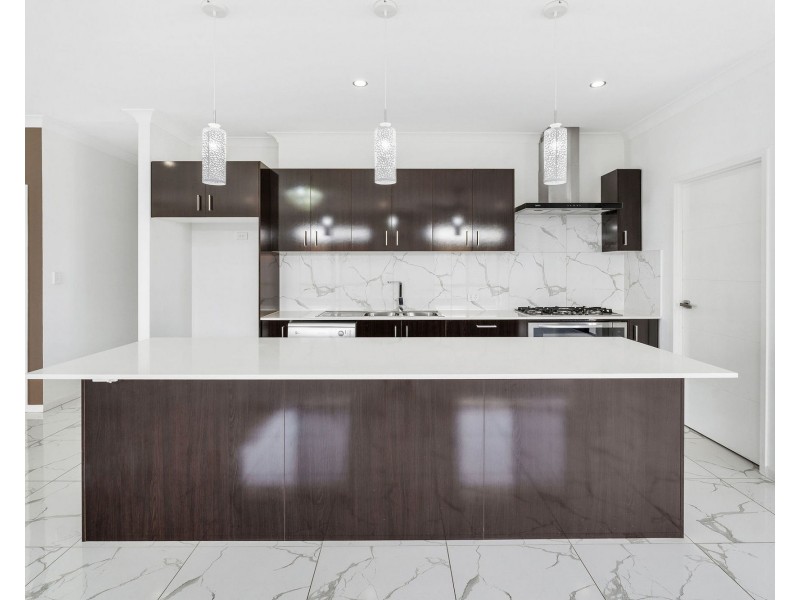 4 OXENFORD PLACE, Oxenford QLD 4210